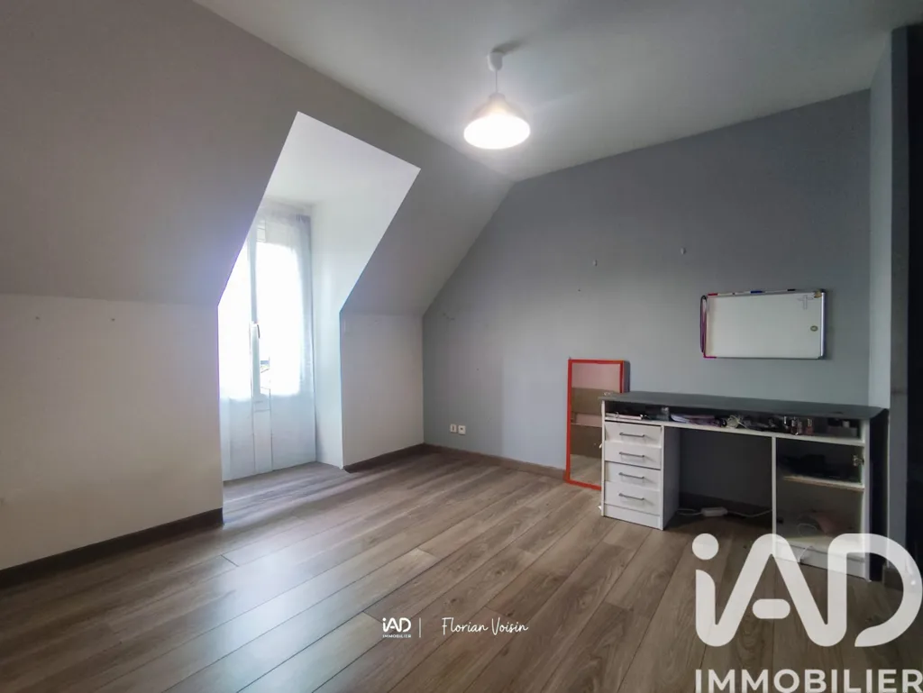 Chambres - Maison Traditionnelle avec Garage à Freneuse