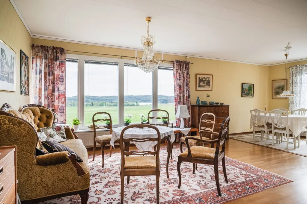Söögituba - Villa with Lake View in Emaus