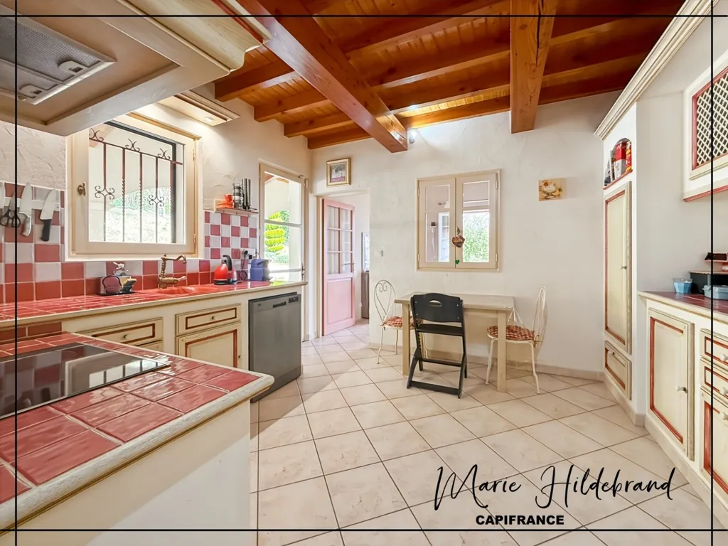 Kitchen - Spacious Property with Valley View near Valence d'Agen