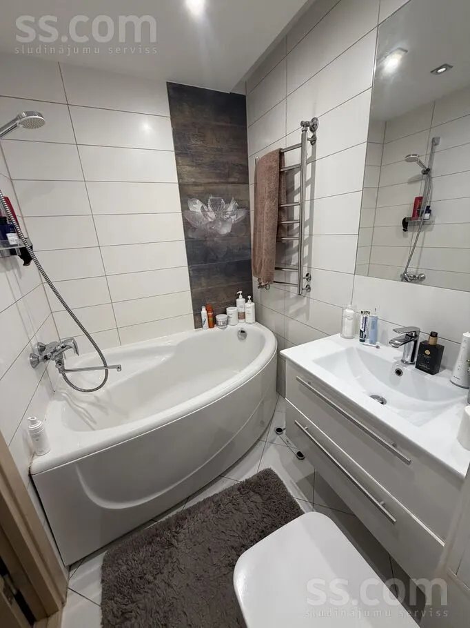 Vannitoad - Apartment with Custom Kitchen in Valmiera