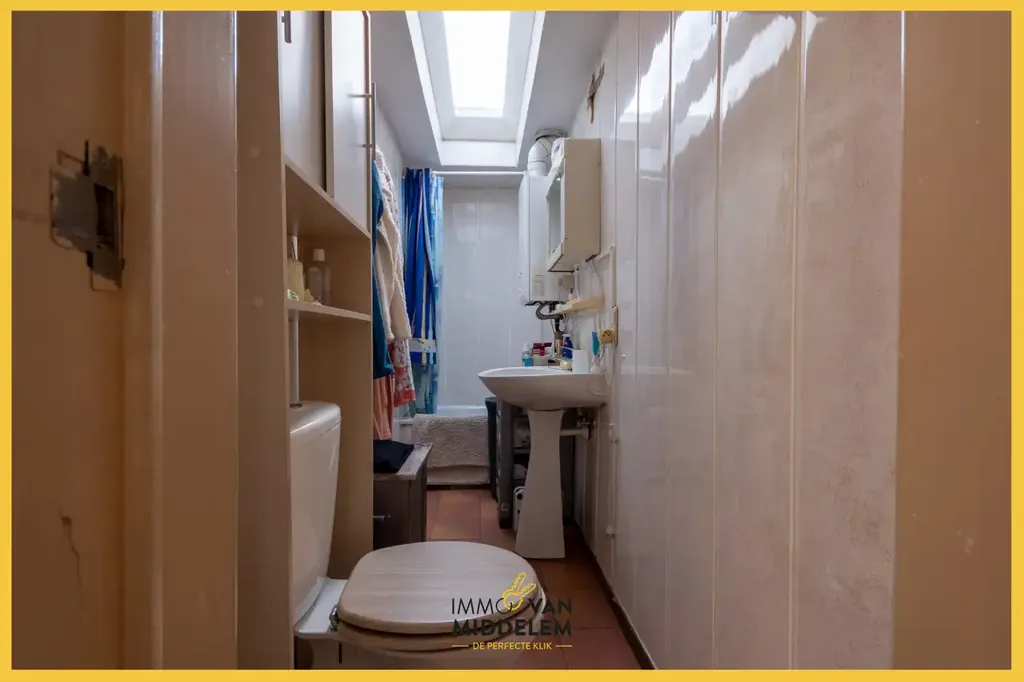 Salles de bain - Appartement avec 3 Chambres et Zolder Inconstructible à Proximité des Transports