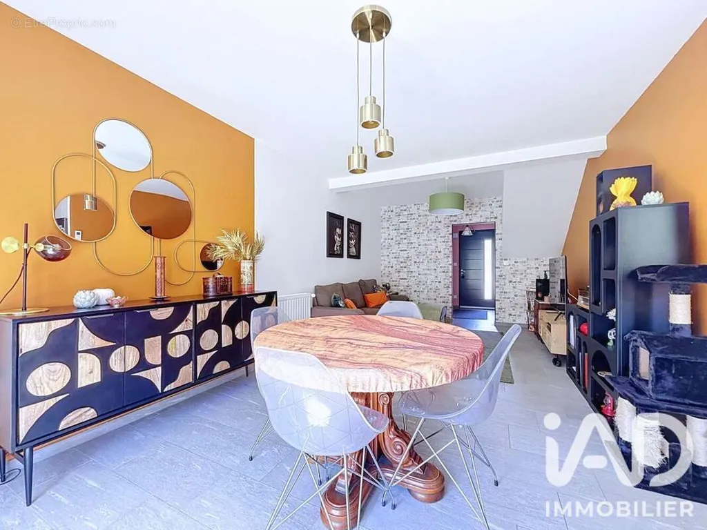 Salle à manger - Maison avec Terrasse et Jardin à Manom