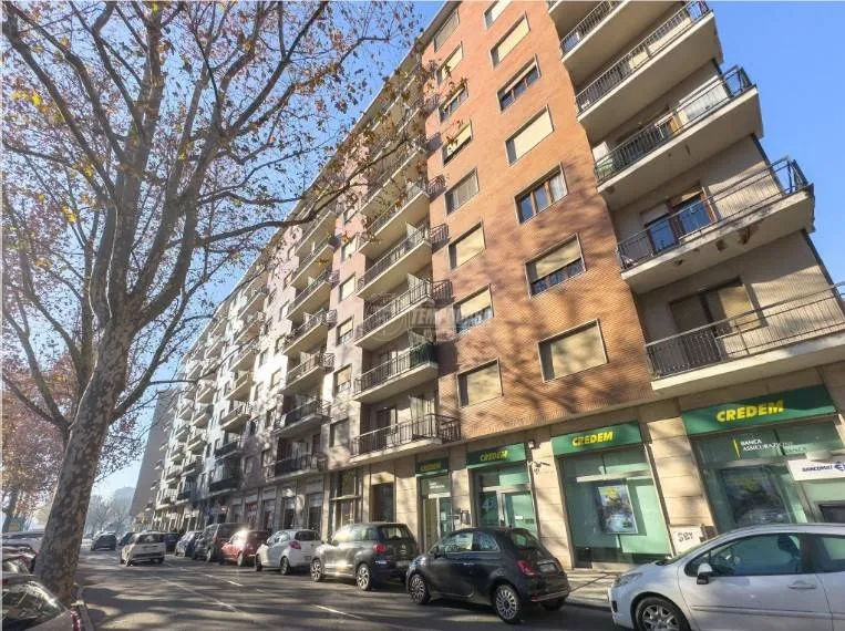 Esterno - Rearranged Apartment with Balcony in Turin