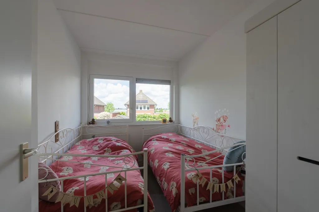 Magamistoad - Two-Storey House with Garden in Angeren
