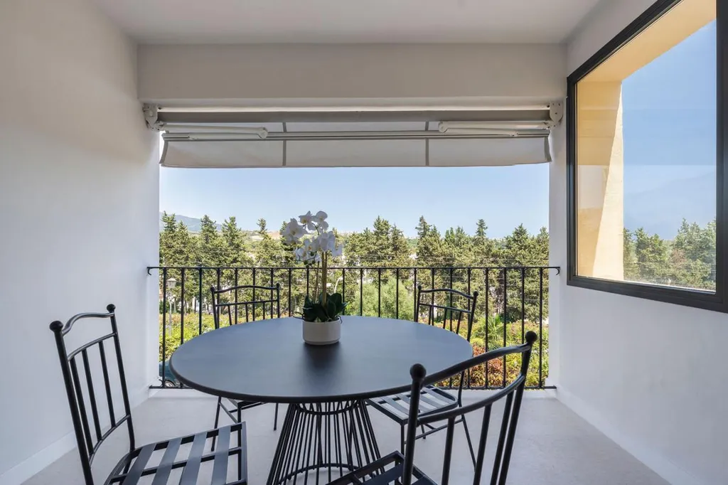 Rõdu - Renovated Townhouse with Golf View in Marbella