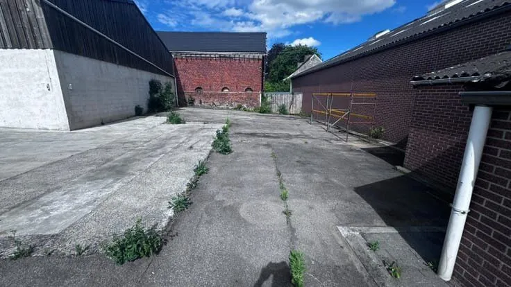 Warehouse with Parking near E420, 11,500m²