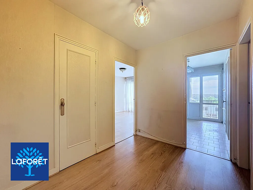 Ingresso - 3-Bed Apartment with Balcony in Evry-Courcouronnes