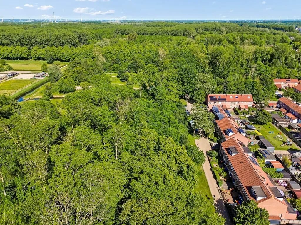 Vue aérienne - Corner House with Garden at Forest Edge in Lelystad