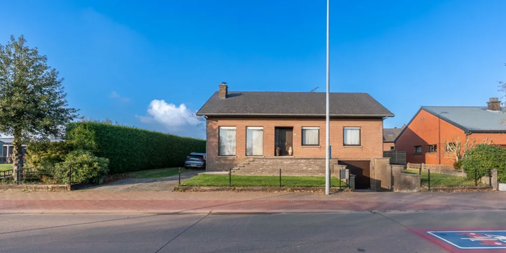 Välivaade - House with Garage in Central Wijchmaal