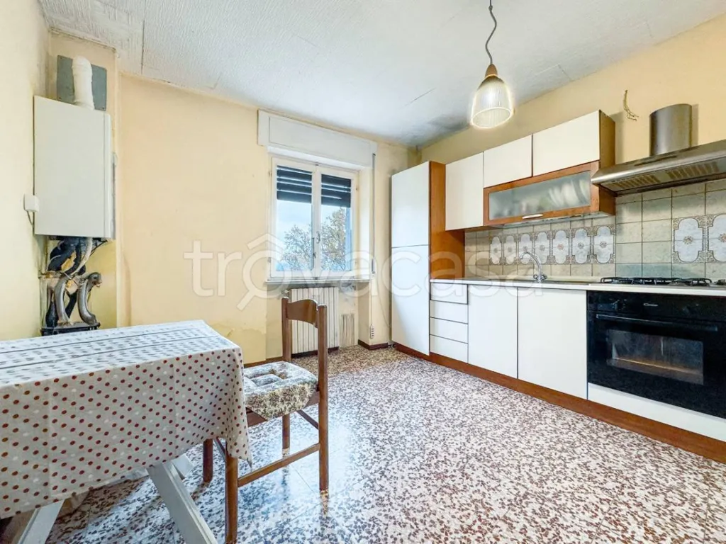 Cuisine - Duplex Villa with Two Units in Borgo Ticino