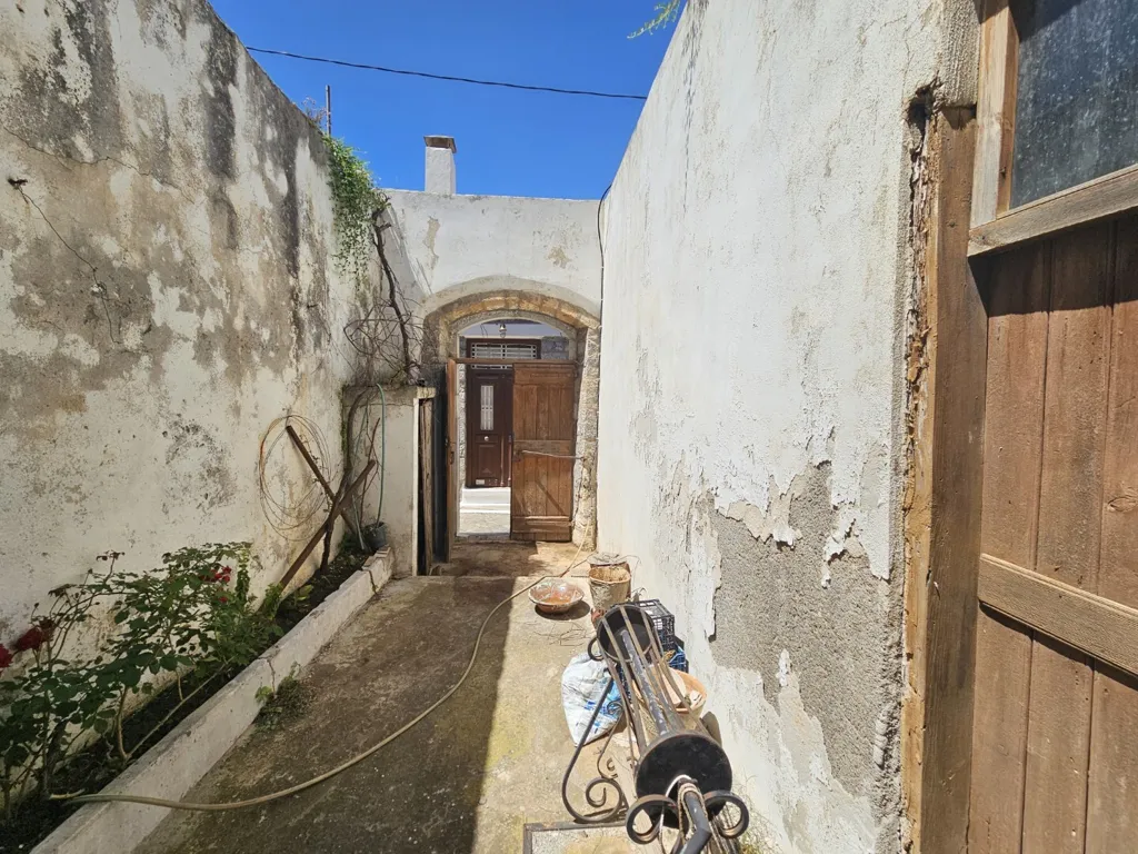Giardino - Old Construction House with City View in Crete