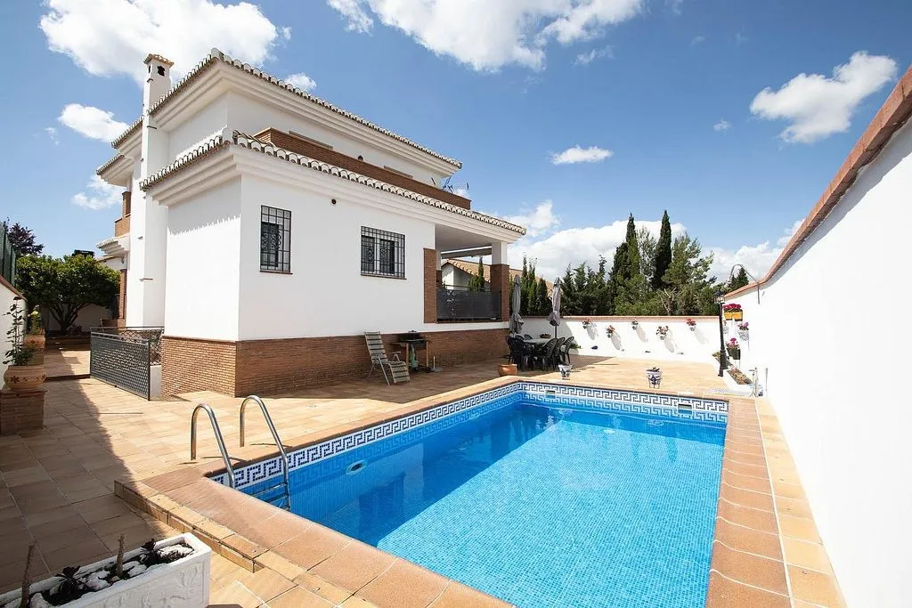Bassein - Chalet with Pool and Terrace in Nívar
