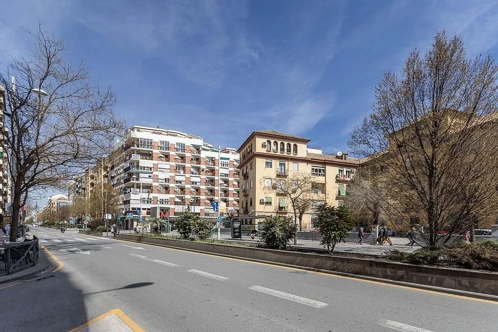Välivaade - Renovated Flat with Urban Views in Granada