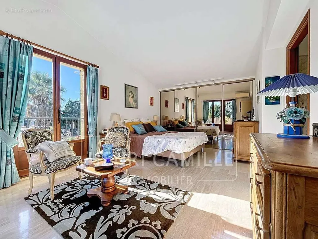 Magamistoad - Spacious Villa with Pool near Cannes Centre