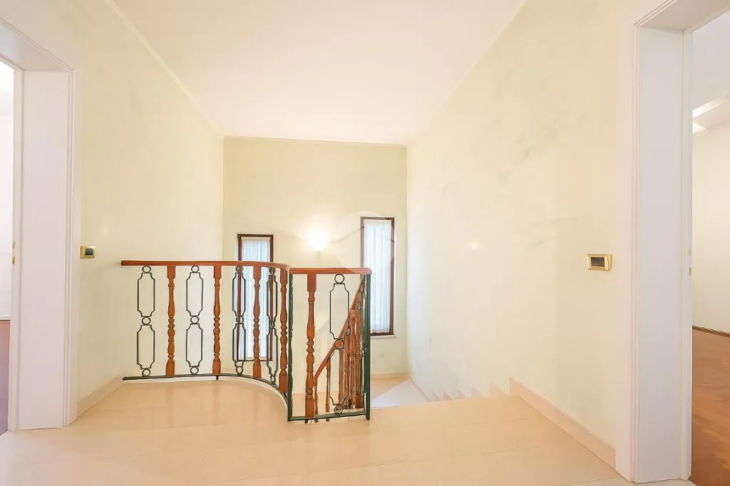 Pièces - Prestigious Villa with Park View in Collebeato