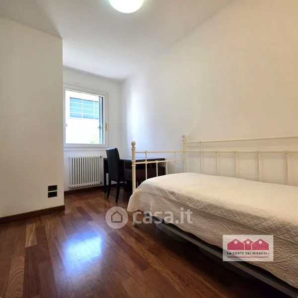 Magamistoad - Elegant Two-Bedroom with Studio in Vicenza