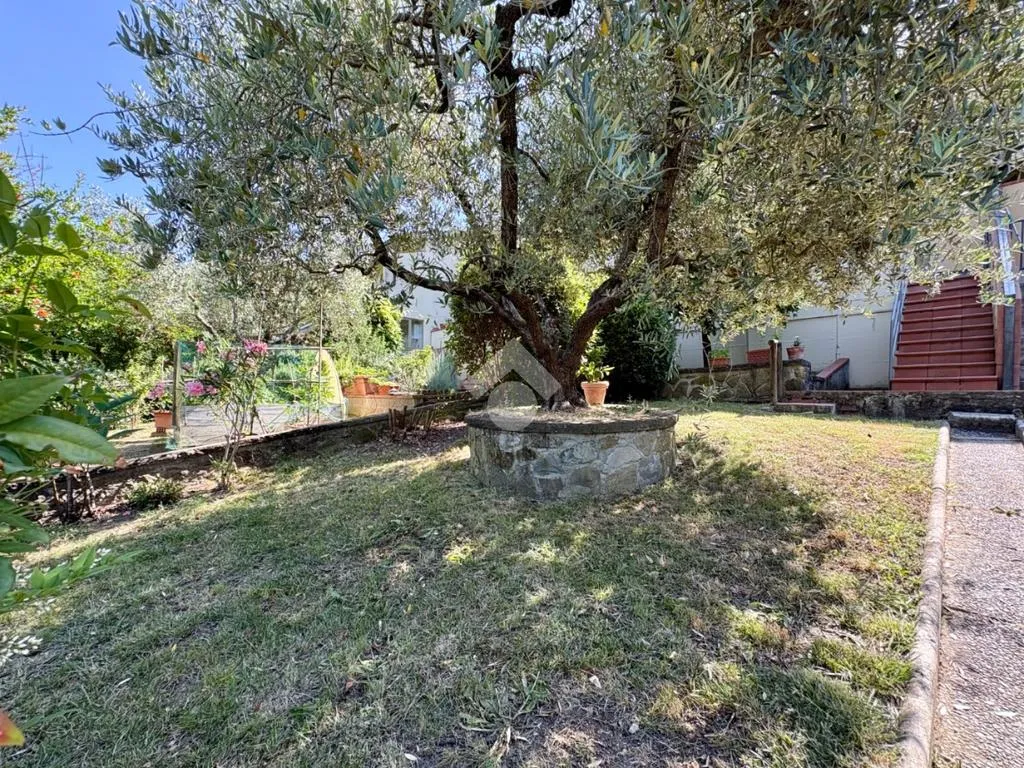 Aed - Terraced Villa with Garden in Pelago