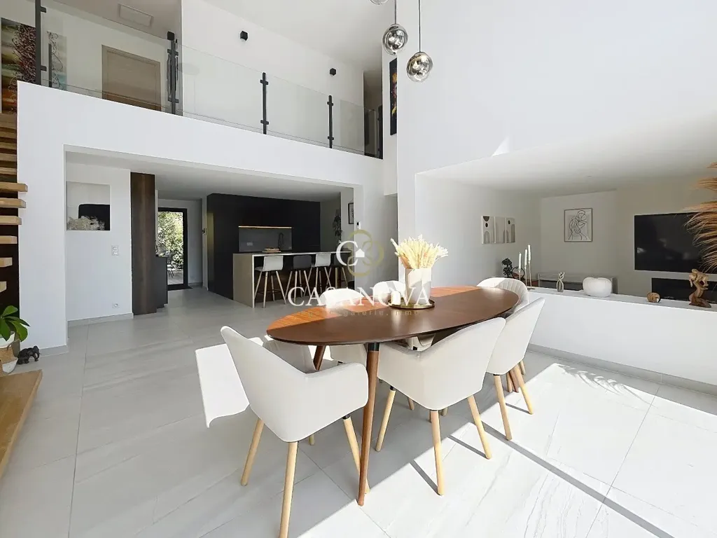 Salle à manger - Villa Contemporaine avec Vue Panoramique à Clermont-l'Hérault