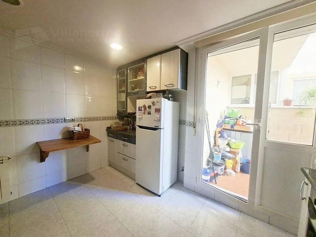 Köök - Spacious Apartment with Balconies in Central Location