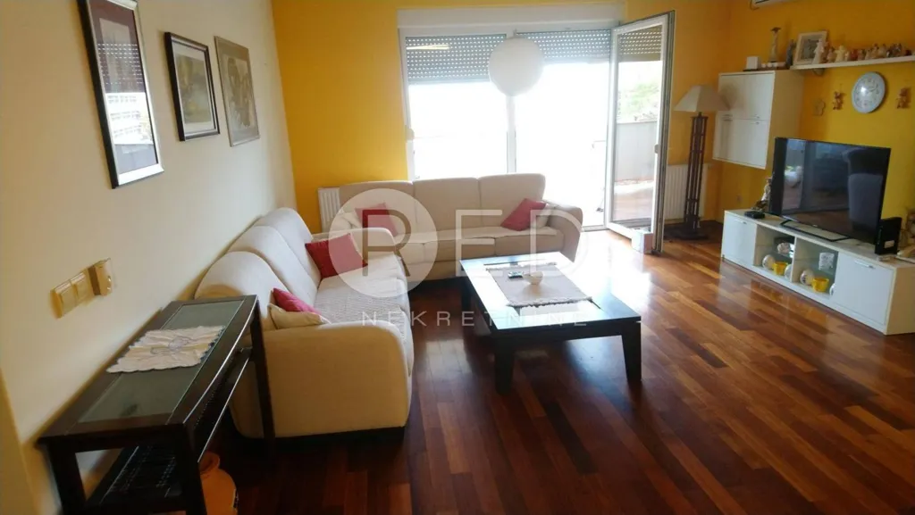 Elutuba - Spacious Flat with Loggias in Osijek Centre