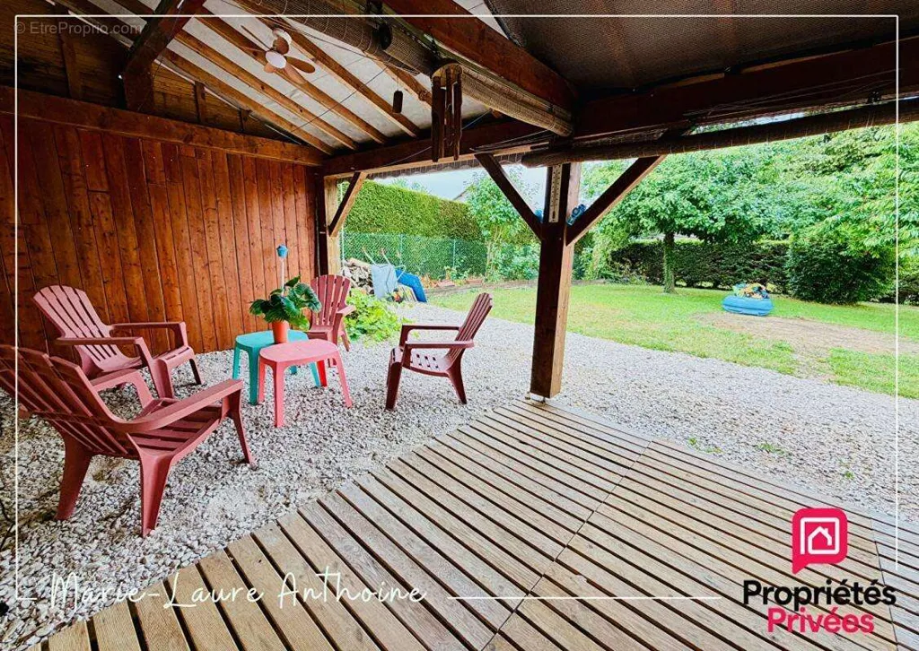 Terrasse - Maison de Plain-Pied au Calme à Pierre-de-Bresse
