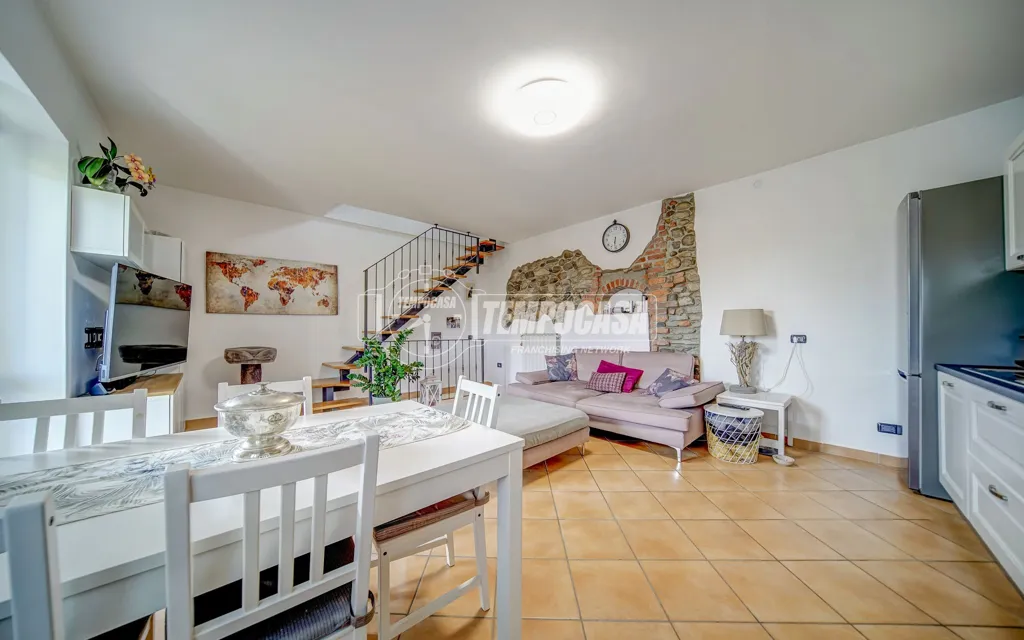 Söögituba - Semi-Detached House with Garden in Sumirago