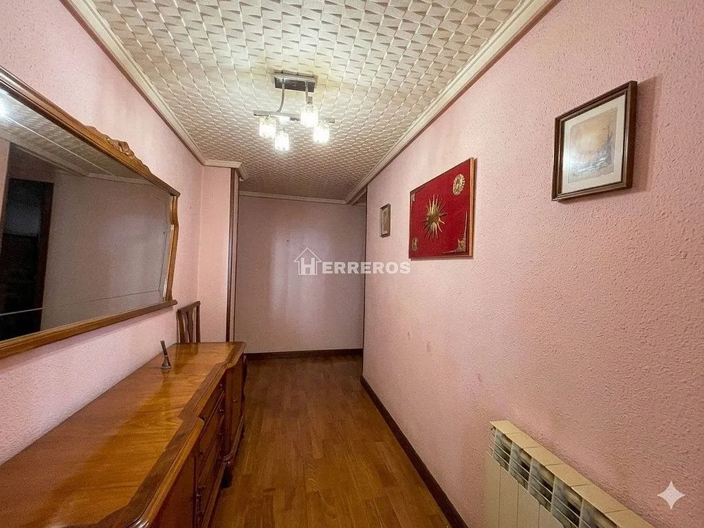Esik - Apartment for Renovation with East View in Logroño Centre