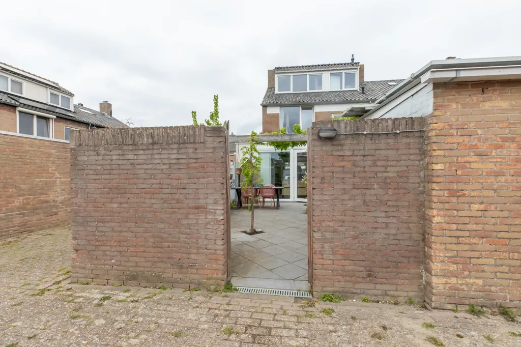 Aed - Modernised Corner House with Garden in Middelburg