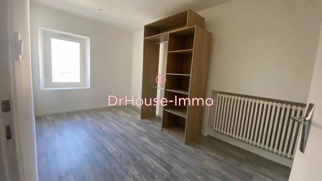 Pièces - Appartement Rénové avec Balcon à Vougy