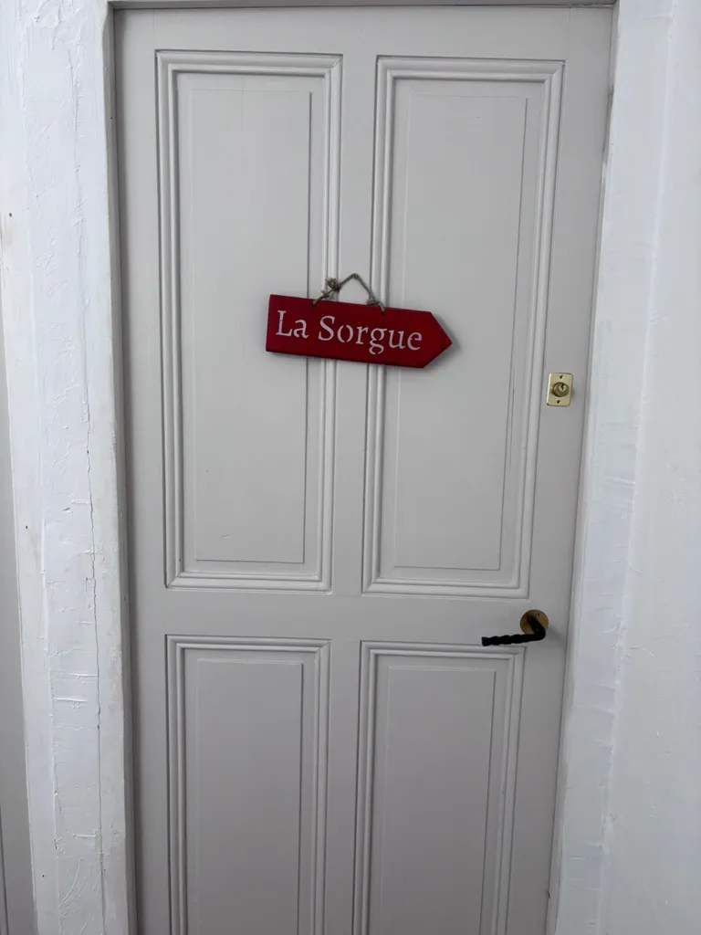 Entrée - Studio de Charme avec Vue sur la Sorgue à Fontaine-de-Vaucluse