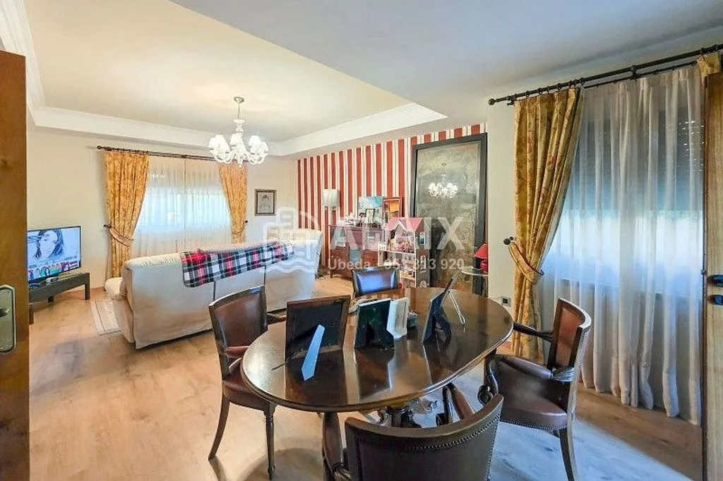 Dining Room - Chalet with Pool in Baeza, Jaén