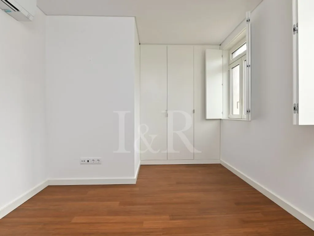 Pièces - Luxury Apartment with Balcony in Lisbon