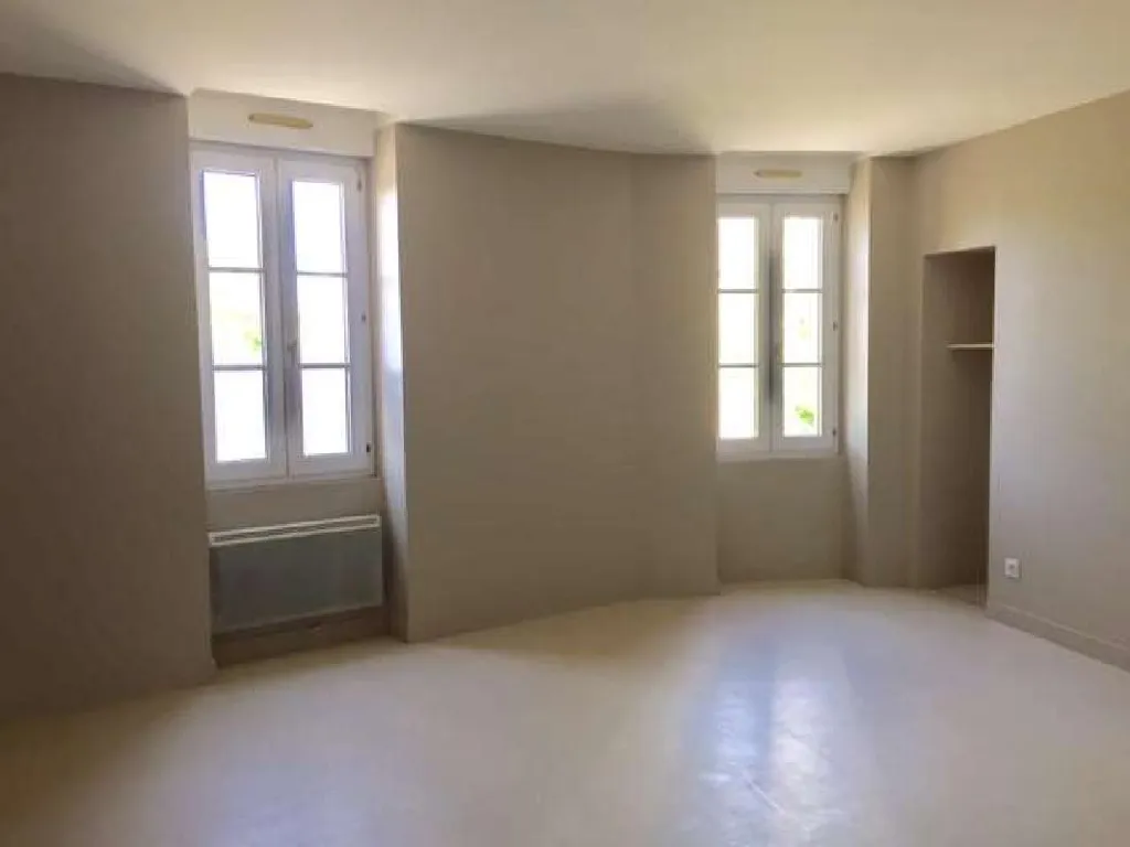 Toad - First-Floor Flat with Two Bedrooms in Bel Air de Combree