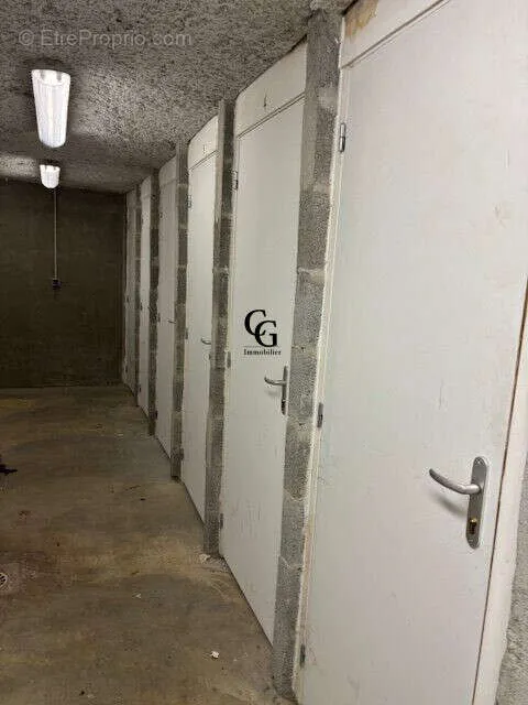 Garage - Meubled Flat with Parking in Rezé
