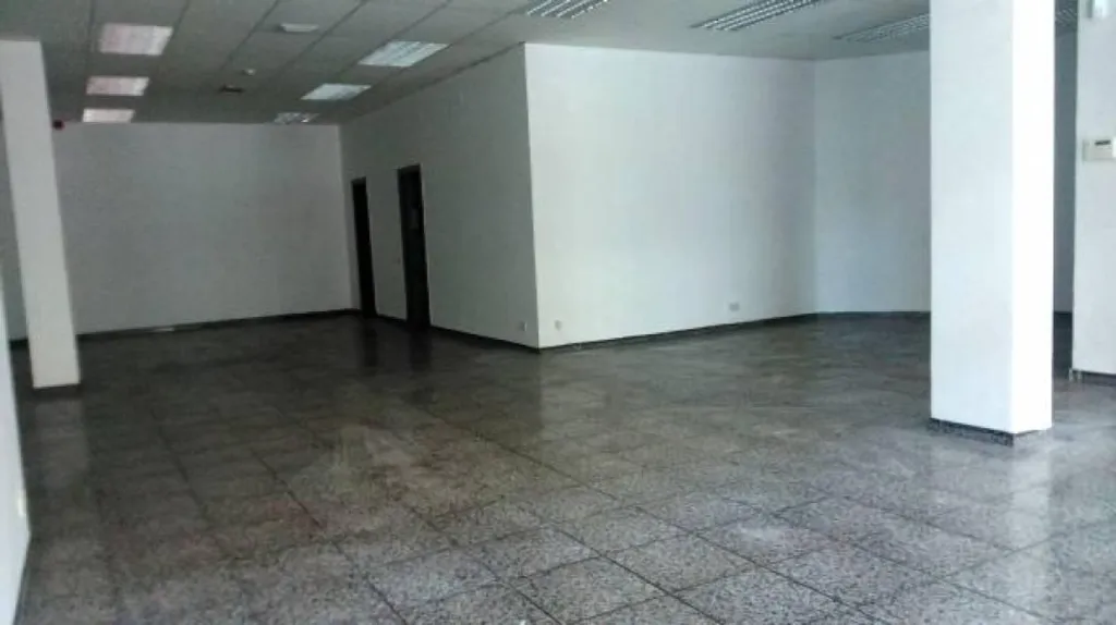 Toad - Centrally Located Office with Desks in Esparreguera