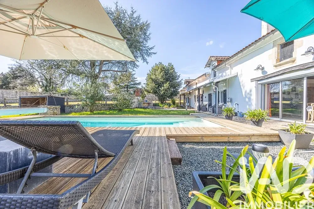 Maison 8 pièces à Coulon