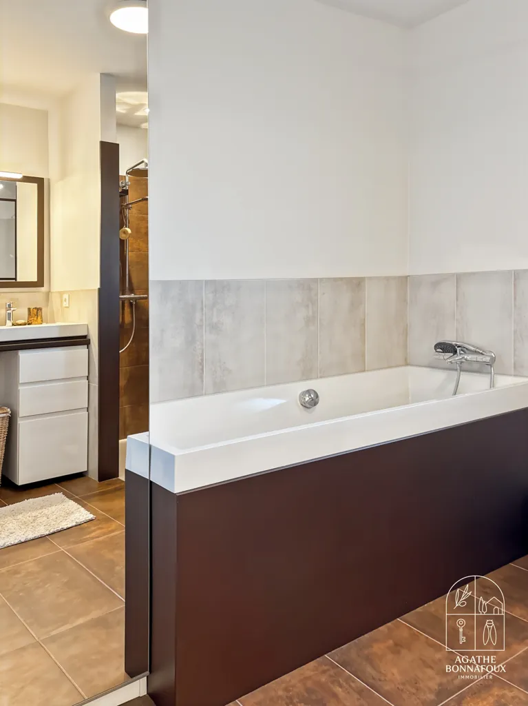 Salles de bain - Mas Rénové avec Jardin à Châteaurenard