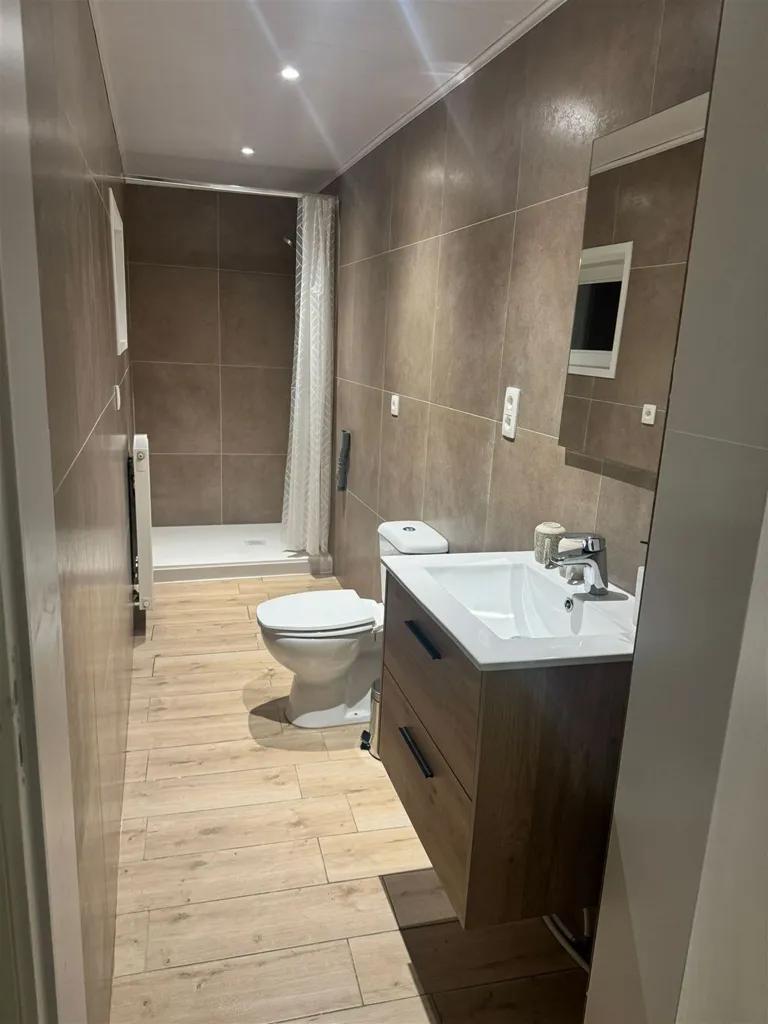 Salles de bain - Bureaux Meublés en Centre-ville à Manage