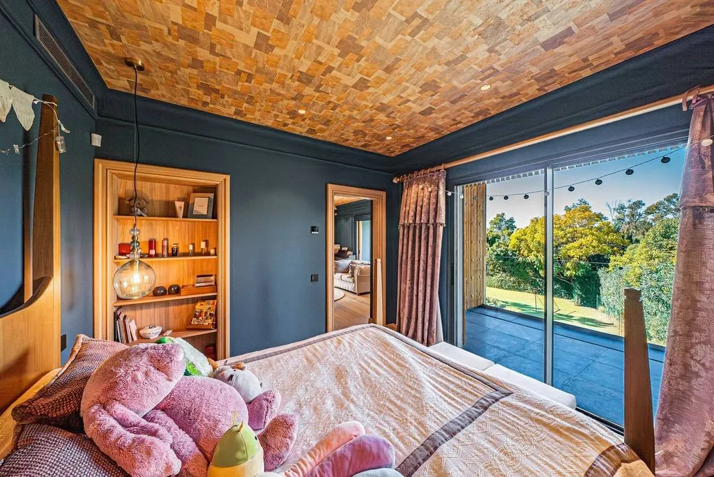 Bedrooms - 10-Bedroom Chalet with Pool in Guadalmina Baja
