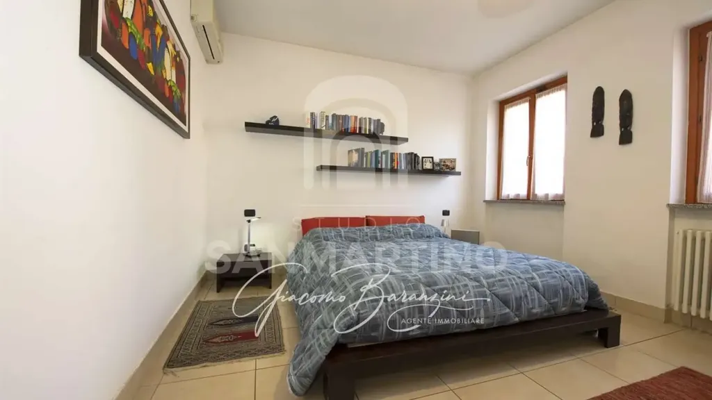 Chambres - Villa with Garden in Travedona-Monate