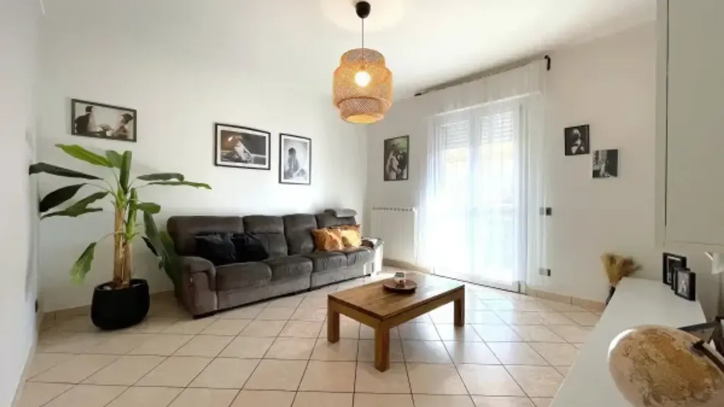 Séjour - Rear-Facing Apartment with Balcony in Carpi