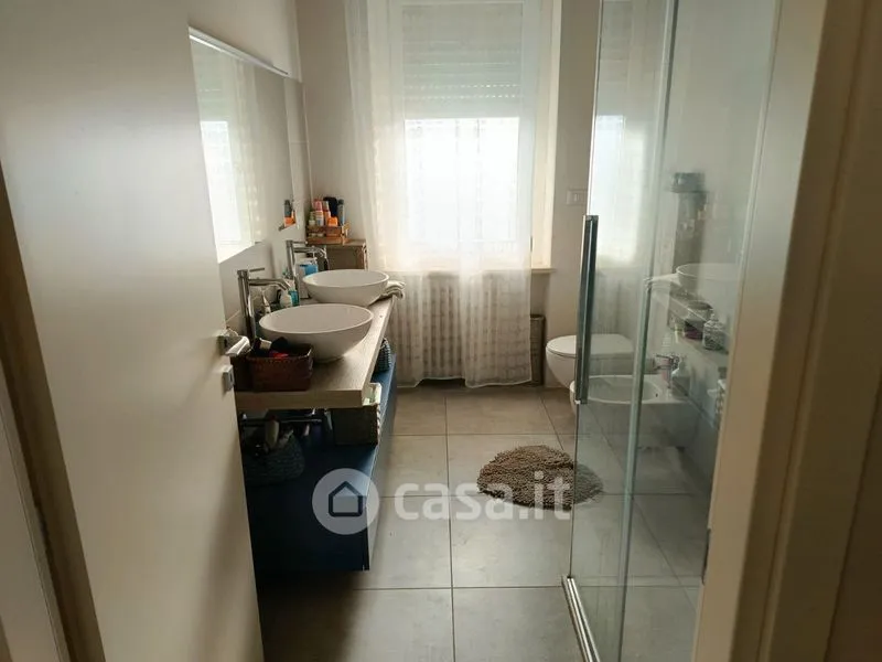 Salles de bain - Rear-Access Villa with Garden in Frassineto Po