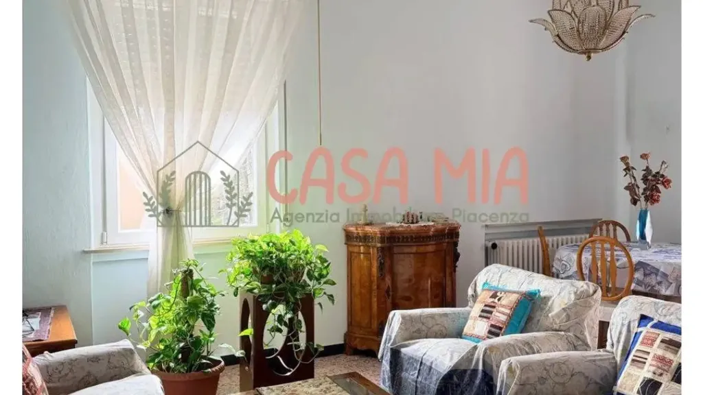 Séjour - Spacious Apartment with Balcony in Piacenza