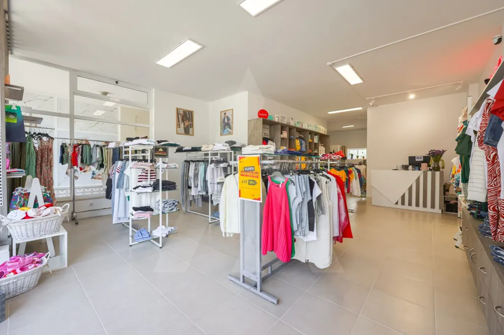 Pièces - Operational Clothing Store in Palhaça Centre