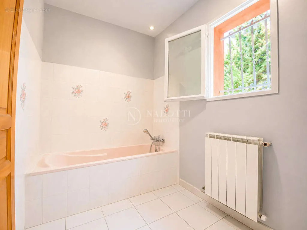Vannitoad - Family Villa with Pool in Gargas