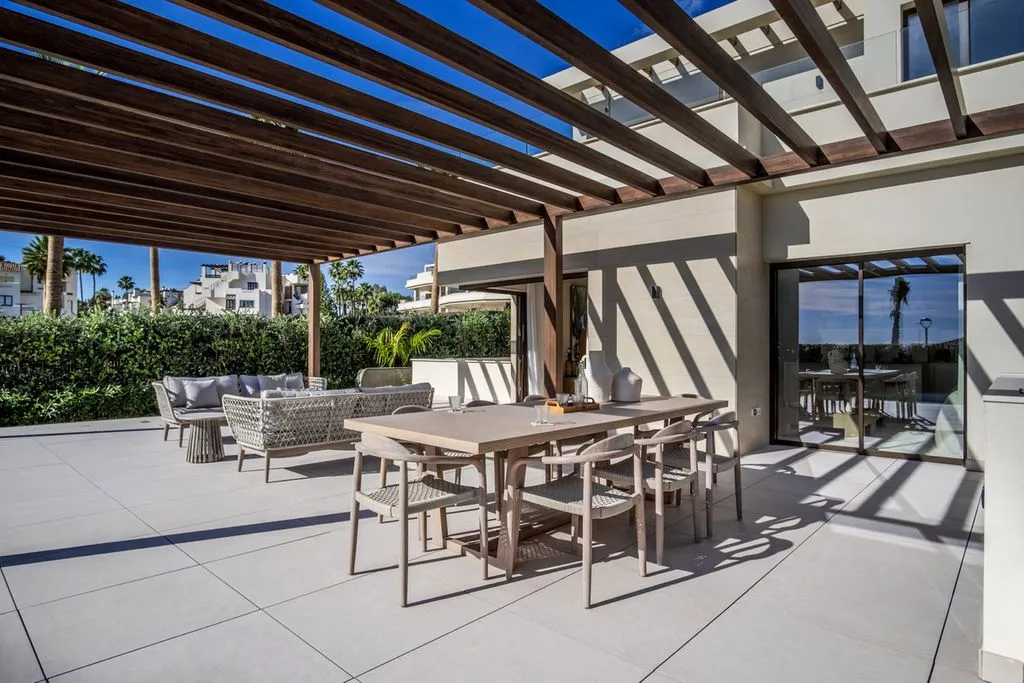 Terrass - Beachfront Villa with Pool in Estepona