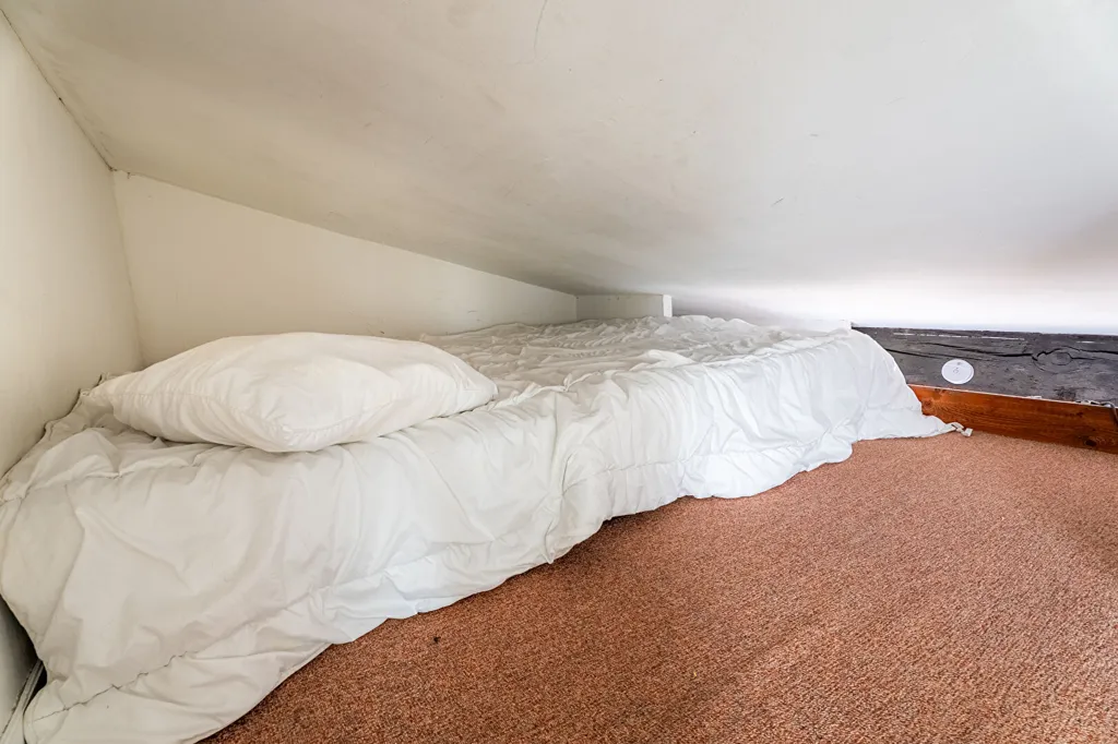 Chambres - Studio Meublé avec Vue Dégagée à Bordeaux