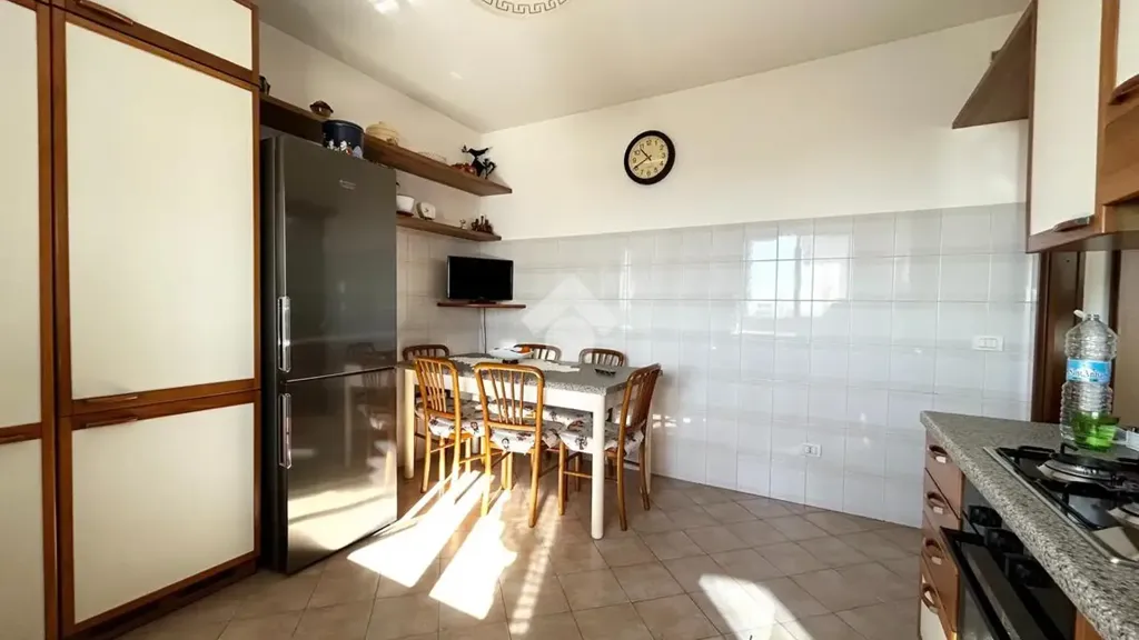 Cucina - Duplex con piscina a Settimo Milanese
