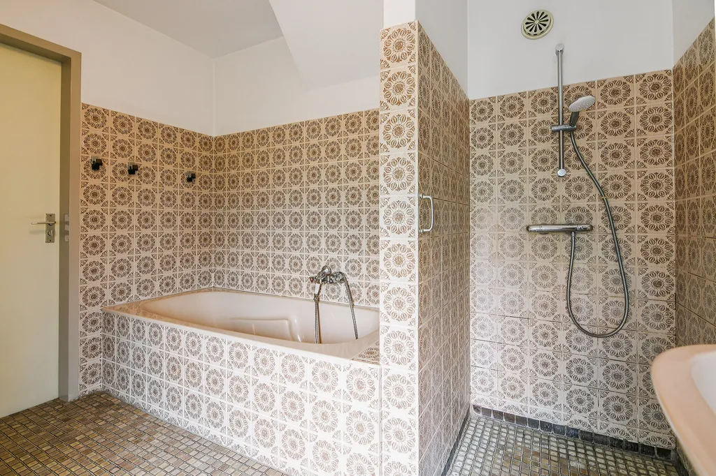 Vannitoad - Villa with Garden on Spacious Plot in Hoofddorp