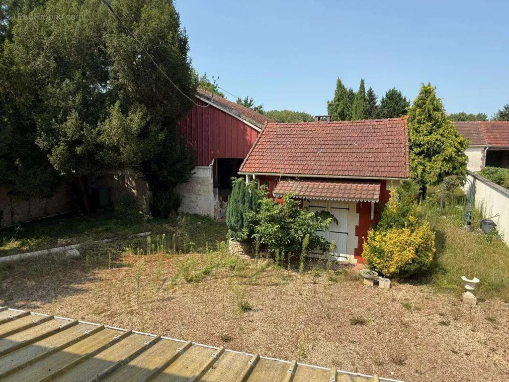 5-toaline maja asukohas Cinqueux